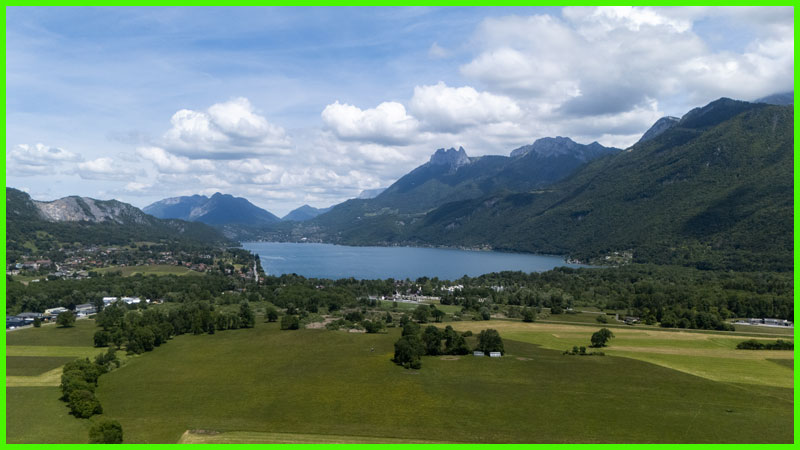 Vue aérienne drone tourisme Savoie
